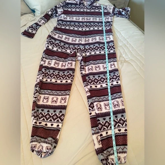 Rue21 Burgundy and White Patterned Pajama onesie - Picture 3 of 5